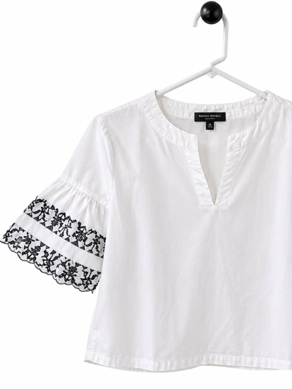 🤍 Banana Republic White Blouse with Black Embroidery – Size M